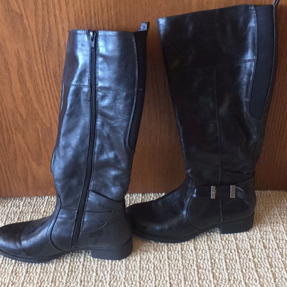 Black knee high boots. Size 8 - Picture 1 of 3